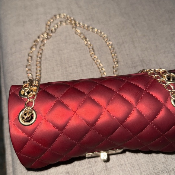 NWOT Garnet Red Rubber Shoulder Bag It’s Adorable 😍 - Picture 5 of 5